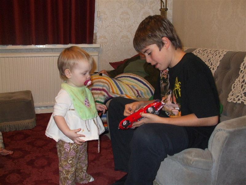 Jess_UKVisit2008 (17).jpg - UK - Daniel's trying to explain it to me - I don't care...  Is it shiny? - Daddy, quick, buy it for me!